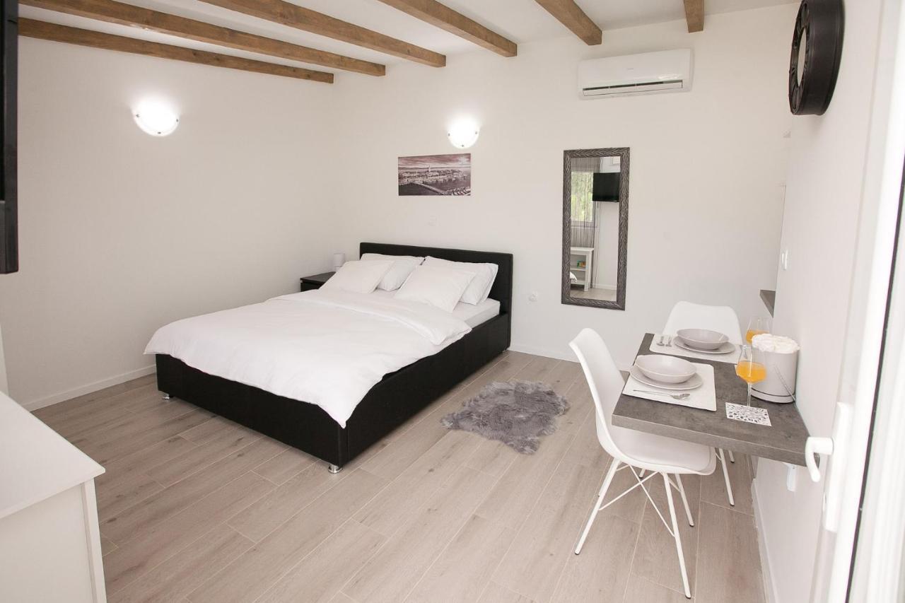Studio Apartments Tara Zadar Exterior photo